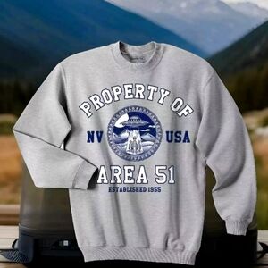 Property of Area 51 Gildan Size M Heavy Blend Unisex Sweatshirt UFO Nevada Alien